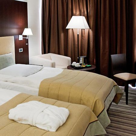 Premier Hotel Dnister Lviv Rum bild