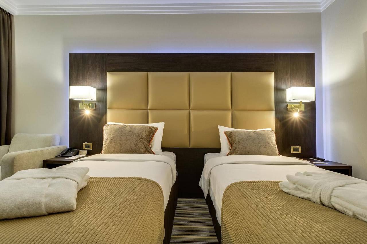 Premier Hotel Dnister Lviv Rum bild