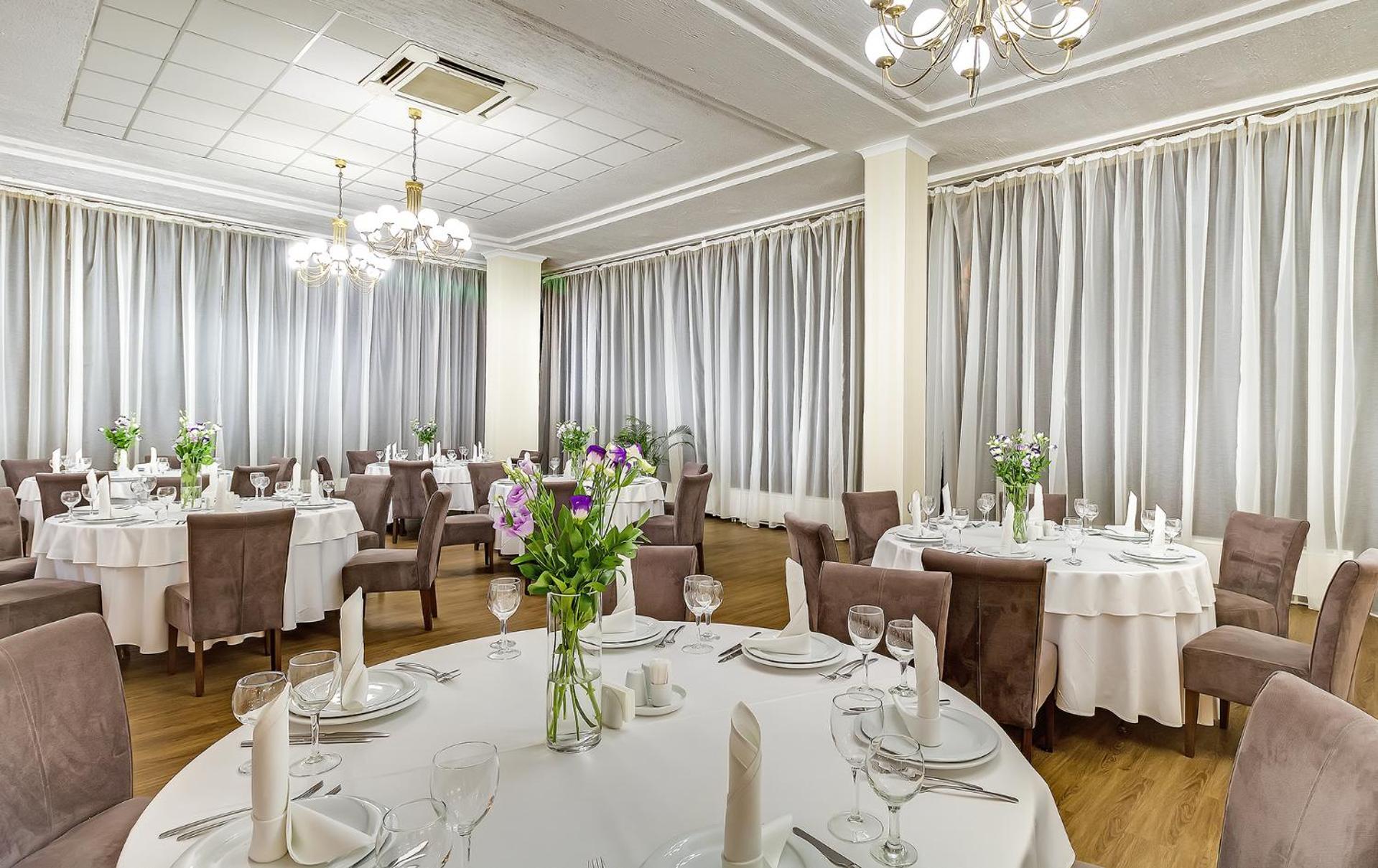 Premier Hotel Dnister Lviv Exteriör bild