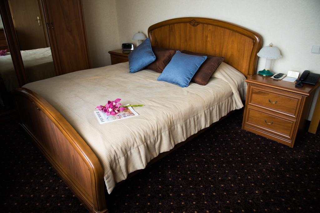 Premier Hotel Dnister Lviv Rum bild
