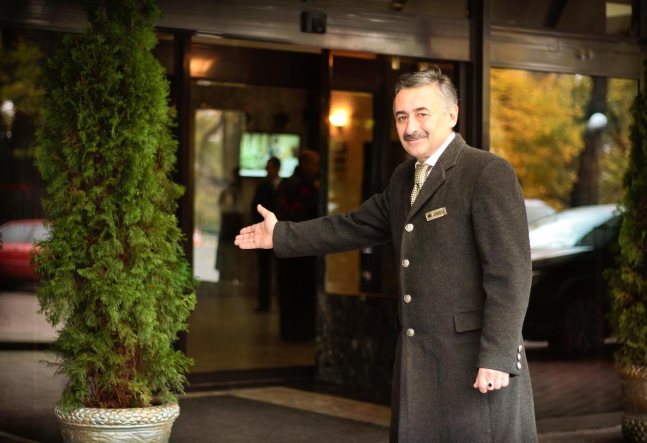 Premier Hotel Dnister Lviv Exteriör bild
